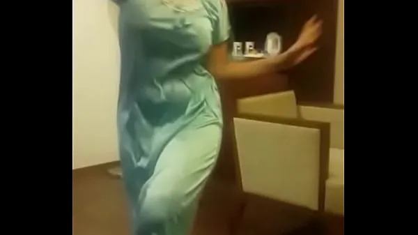 Chaud Femme indienne danse dans la chambre d'hôtel mon tube