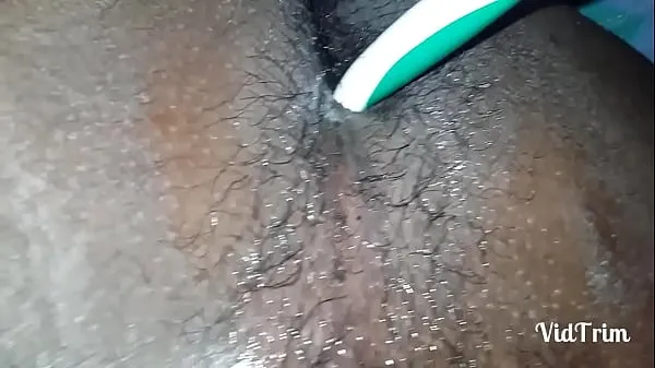 ホットなcat sticks toothbrush up his ass (Man puts toothbrush on ass私のチューブ