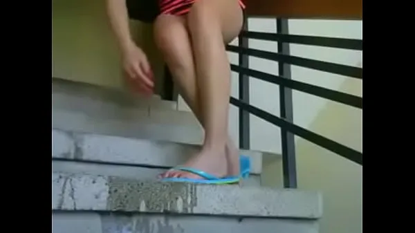 हॉट brunette hidden to mastubate and squirt on stairs मेरी ट्यूब