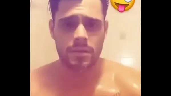 Caliente Lucas Velasco en la ducha mi tubo