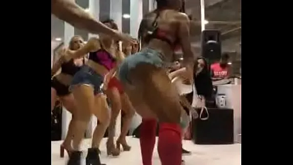 Caliente Gracyanne Barbosa Baila desde el Arnold Classic South America Stage (2018) con Hot Girls al Sonido de MC WM - Fuleragem Os Africanos - Pumba la Pumba mi tubo