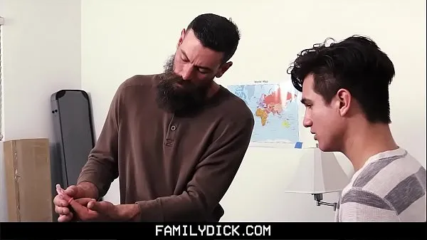 Caldo FamilyDick - StepDaddy insegna al figliastro vergine a succhiare e scopareil mio tubo