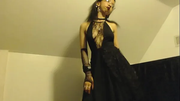 Chaud Strip Teasing Goth Girl remue son cul parfait et le montre mon tube