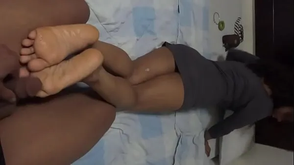 Caldo Footjob e Secret Cum dal vicinoil mio tubo