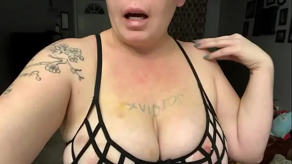 Caliente Vídeo de verificación de grandes tetas naturales con piercings en los pezones mi tubo