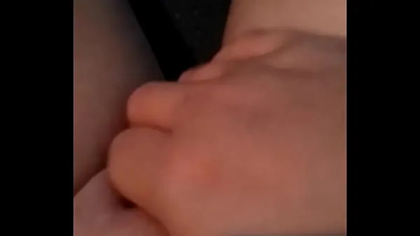 뜨거운 Young wife playing siririca in the car shaved pussy 내 튜브