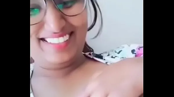 Chaud Swathi naidu se fait presser les seins mon tube