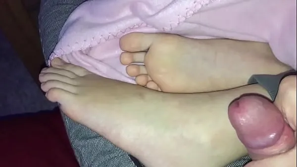 हॉट Cumshot on my s. girlfriends feet मेरी ट्यूब