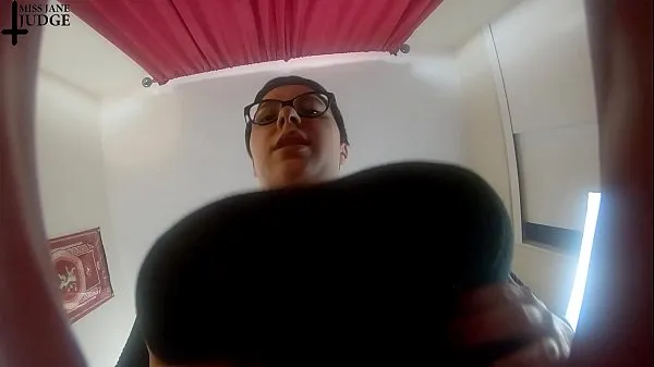 Nóng bỏng s. under Giant Woman's Huge Boobs My Tube