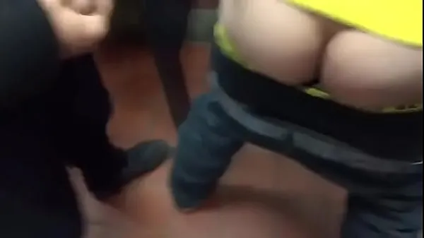 Caliente Sexo en publico en el baño - trio mi tubo