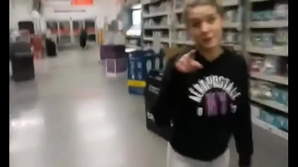 Caliente Chica desconocida me chupa la polla en Walmart mi tubo