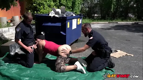 Caliente 2 cops having hardcore gay interracial sex in the parking lot mi tubo