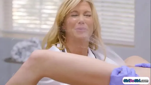 Hot Unaware doctor gets squirted in her face my Tube