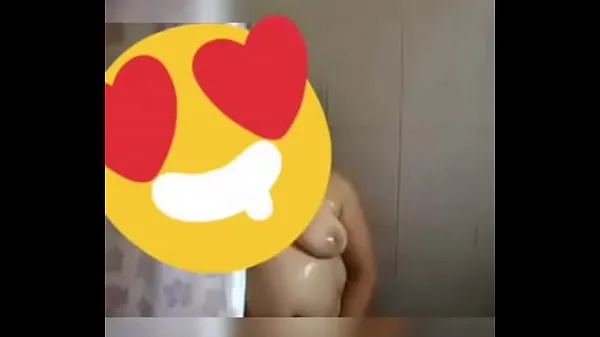 ホットなjerking off in the shower私のチューブ