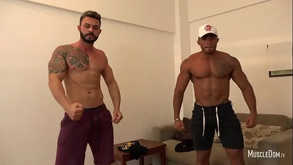 Nóng bỏng Two hunks muscle worship My Tube