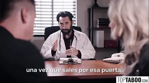 Caliente Esposo ve mientras su HERMOSA esposa es IMPREGNANADA con el esperma del doctor [SUB ESP mi tubo