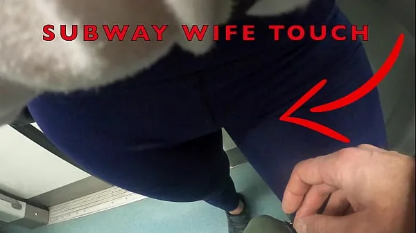 Heet My Wife Let Older Unknown Man to Touch her Pussy Lips Over her Spandex Leggings in Subway mijn tube