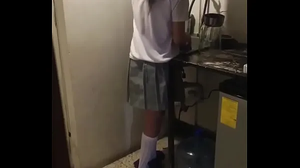 Quente Transando com meia-irmã estudante enquanto ela lava a louça! Aluna LATINA GOSTOSA meu tubo