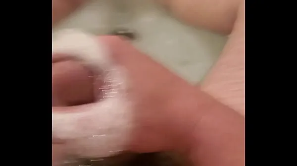 热In the bath tub jerking this dick我的管子