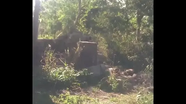 Chaud Ouvrir le cul dans la forêt mon tube