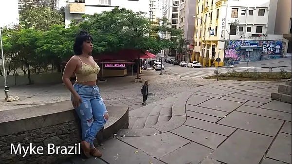 Caliente Conocí a una mujer casada en la plaza de São Paulo y la llevé a un motel. Mira todo lo que rueda en esta puta, mucho sexo y oral que ella amamantó sabroso mi tubo