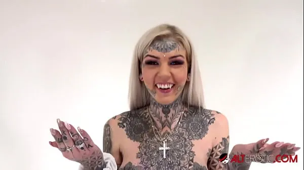 Hot Tattooed Amber Luke rides the tremor for the first time my Tube