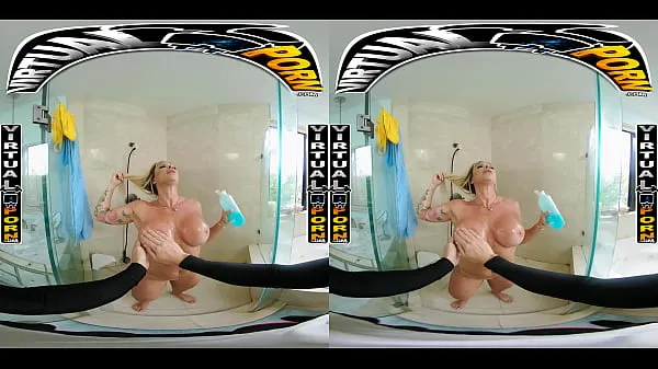 ร้อนแรง Busty Blonde MILF Robbin Banx Seduces Step Son In Shower Tube ของฉัน