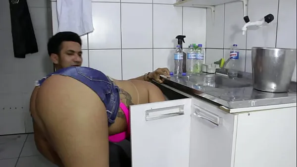Hot The cocky plumber stuck the pipe in the ass of the naughty rabetão. Victoria Dias and Mr Rola my Tube