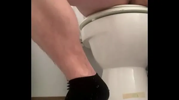 Guy fucks pocket pussy on toilet Tüpümü sıcak tut