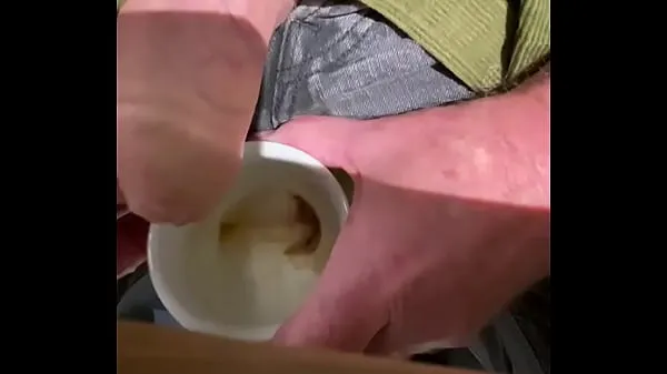 Gorący Wank in public cafe with cum in cup mojej rurce