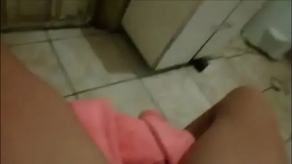 Caliente jovencita masturbándose mi tubo