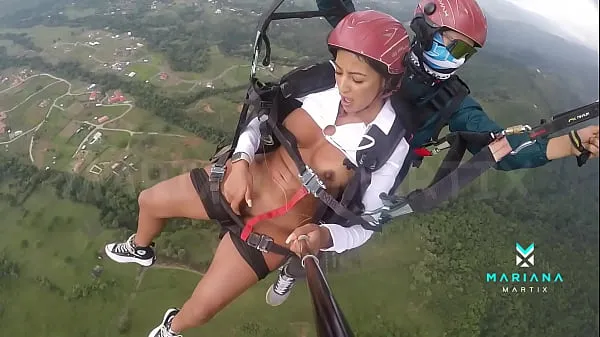 The number one ebony actress from Colombia Mariana Martix goes paragliding masturbating naked Tüpümü sıcak tut