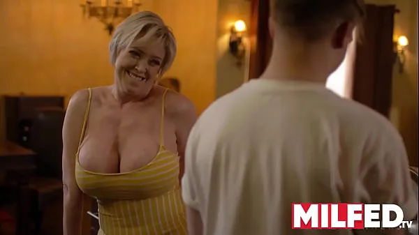 گرم Mother-in-law Seduces him with her HUGE Tits (Dee Williams) — MILFED میری ٹیوب