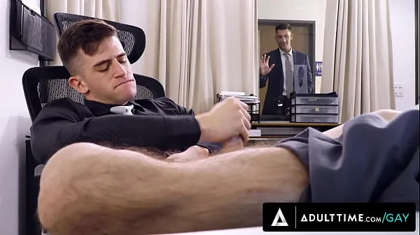 热ADULT TIME - Trevor Brooks' Gay Boss Jordan Starr CAUGHT Him Jerking Off In The Office我的管子