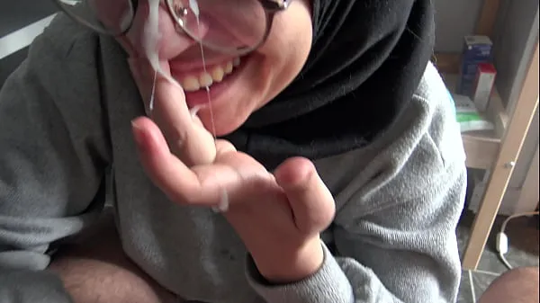 Heet A Muslim girl is disturbed when she sees her teachers big French cock mijn tube