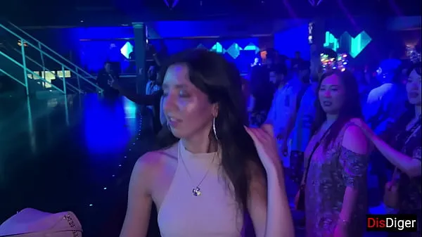 Gorący Horny girl agreed to sex in a nightclub in the toilet mojej rurce
