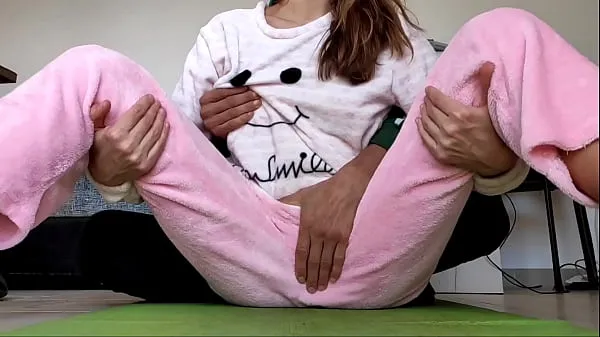 ホットなasian amateur real homemade teasing pussy and small tits fetish in pajamas私のチューブ