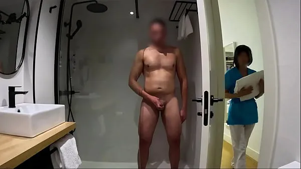 Panas I jerk off in the bathroom until the room service cleaning girl comes in and helps me finish cumming Tiub saya